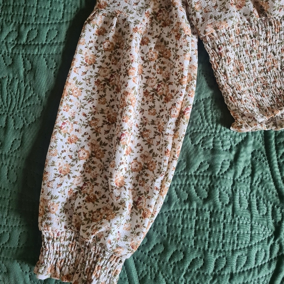 SOLD - Short long sleeves top - Picture 3 of 6